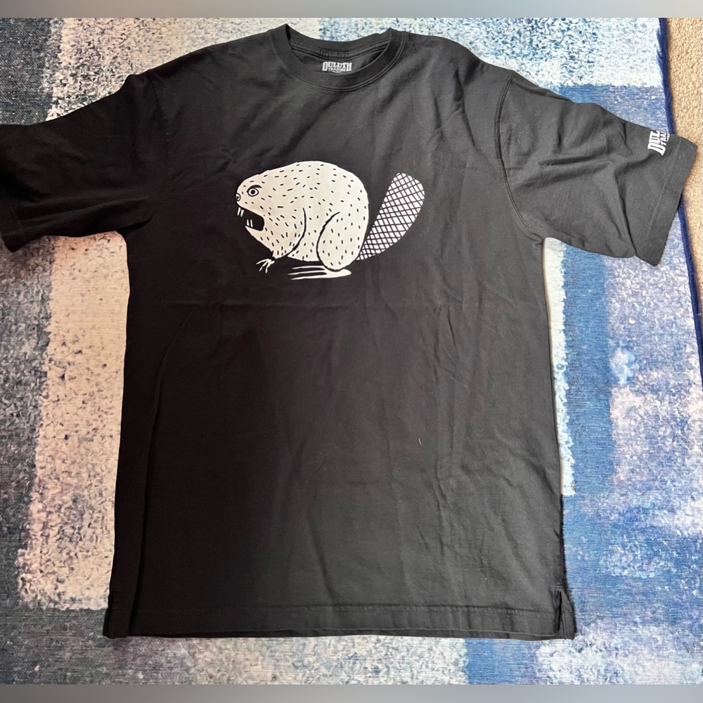 NWOT Duluth tshirt is small but fits like XL